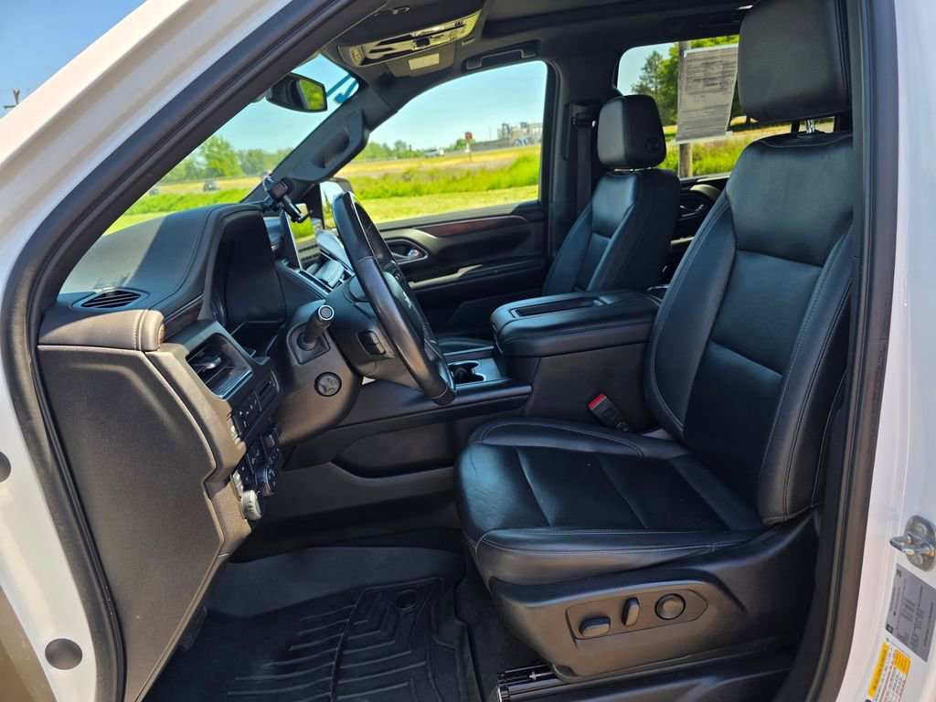 Used 2021 Chevrolet Suburban LT w/ LT Signature Package AWD/4WD image 4