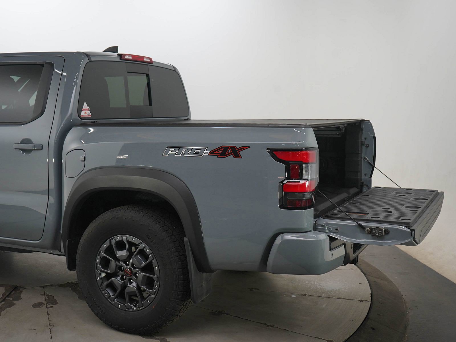 Used 2024 Nissan Frontier PRO-4X w/ Pro Premium Package image 11