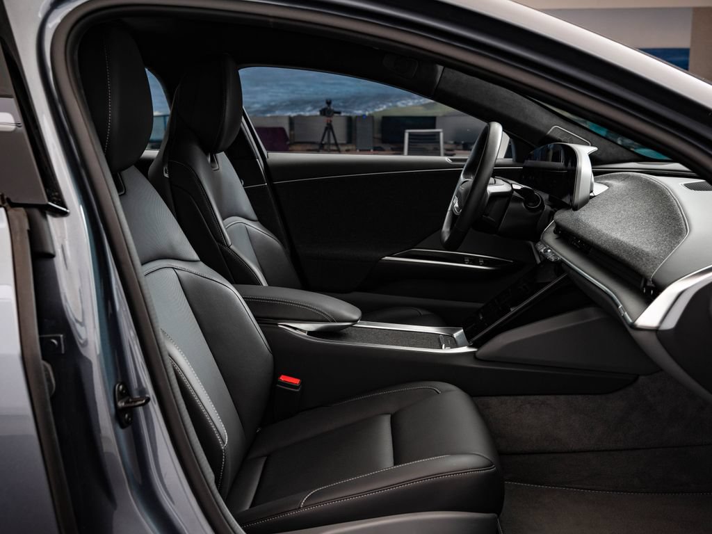 Used 2024 Lucid Air Pure RWD image 24