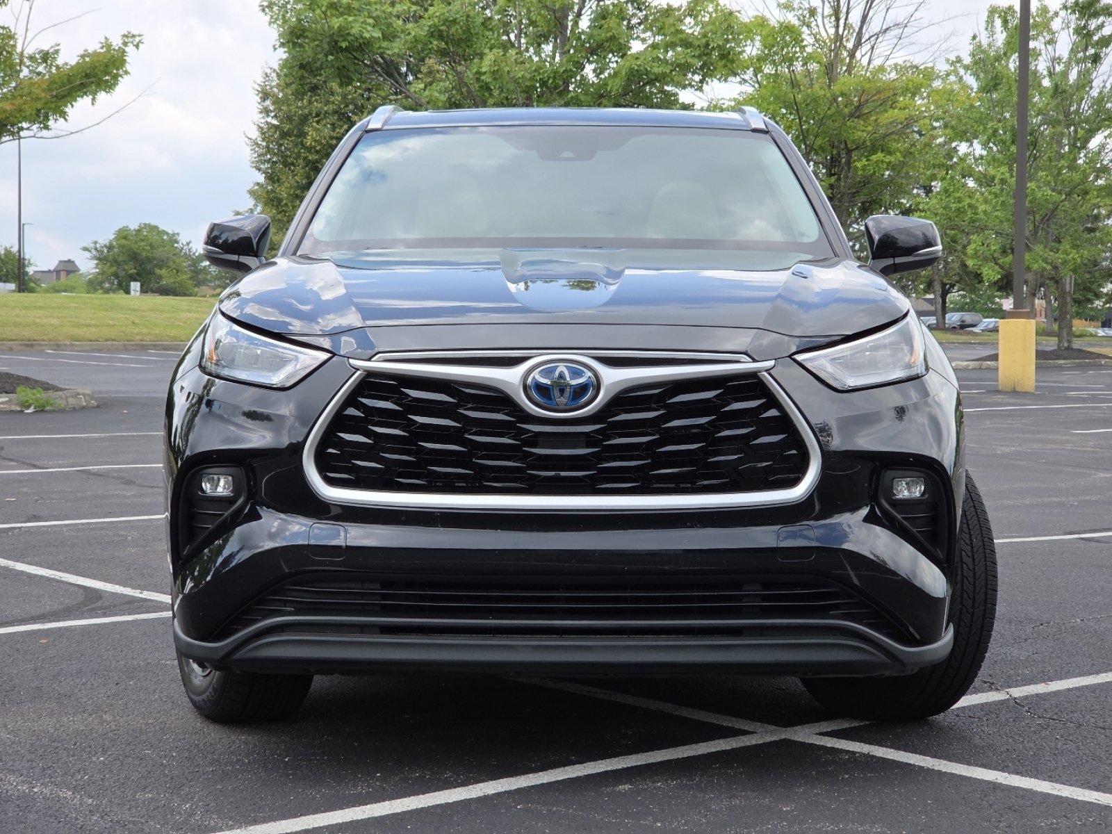 Used 2020 Toyota Highlander XLE AWD/4WD image 18