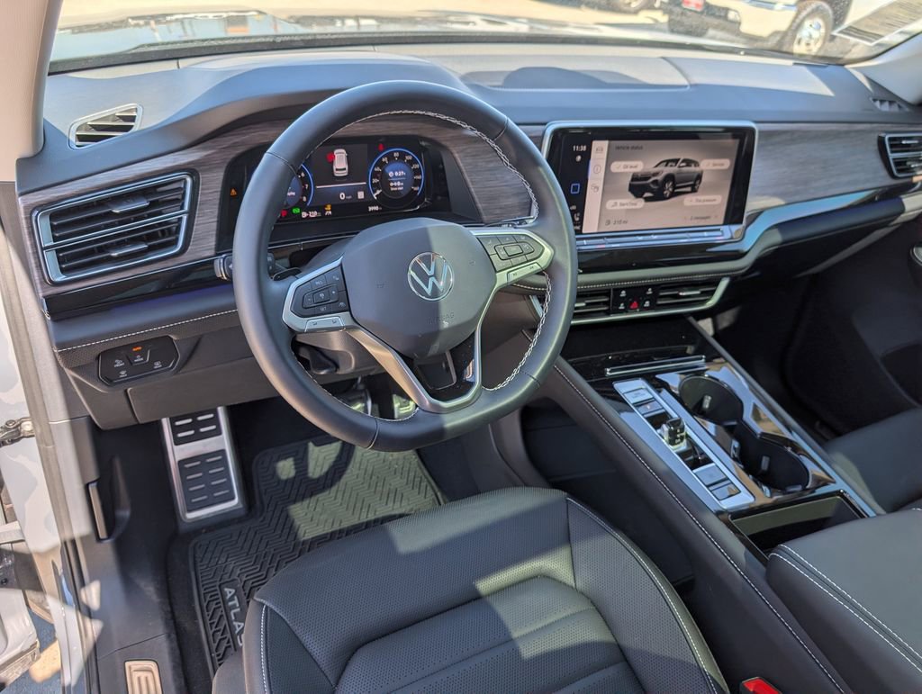 Used 2025 Volkswagen Atlas SEL image 13