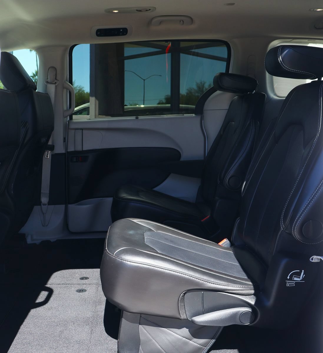 Used 2024 Chrysler Pacifica Touring-L FWD image 36