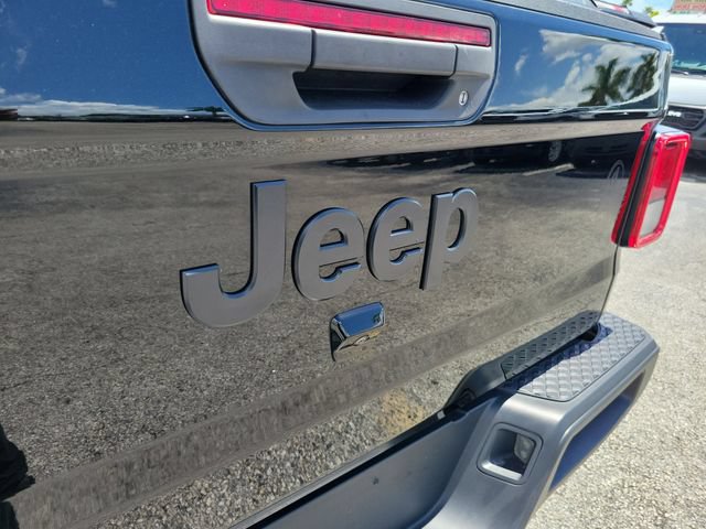 Used 2023 Jeep Gladiator Sport AWD/4WD image 9