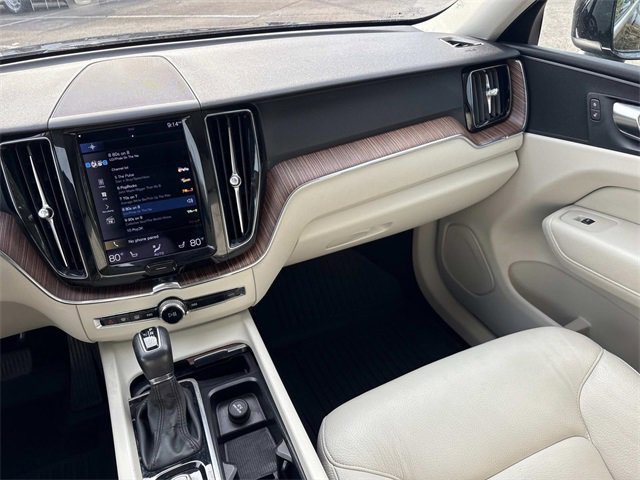 Used 2021 Volvo XC60 T5 Momentum w/ Premium Package image 16
