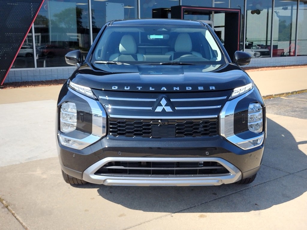 New 2025 Mitsubishi Outlander SE image 2