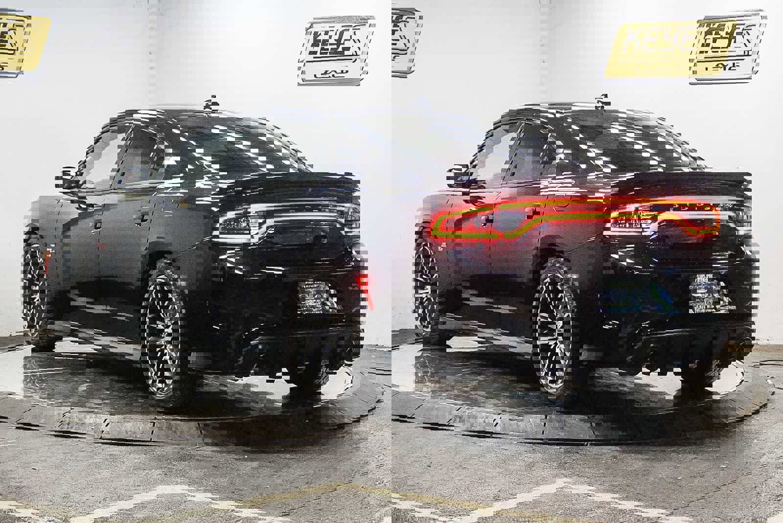 Used 2018 Dodge Charger R/T Scat Pack image 2