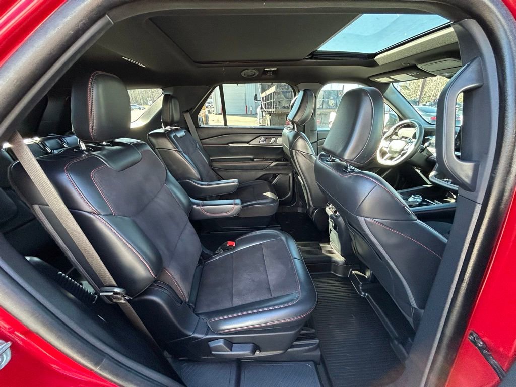 Used 2025 Ford Explorer ST AWD/4WD image 23