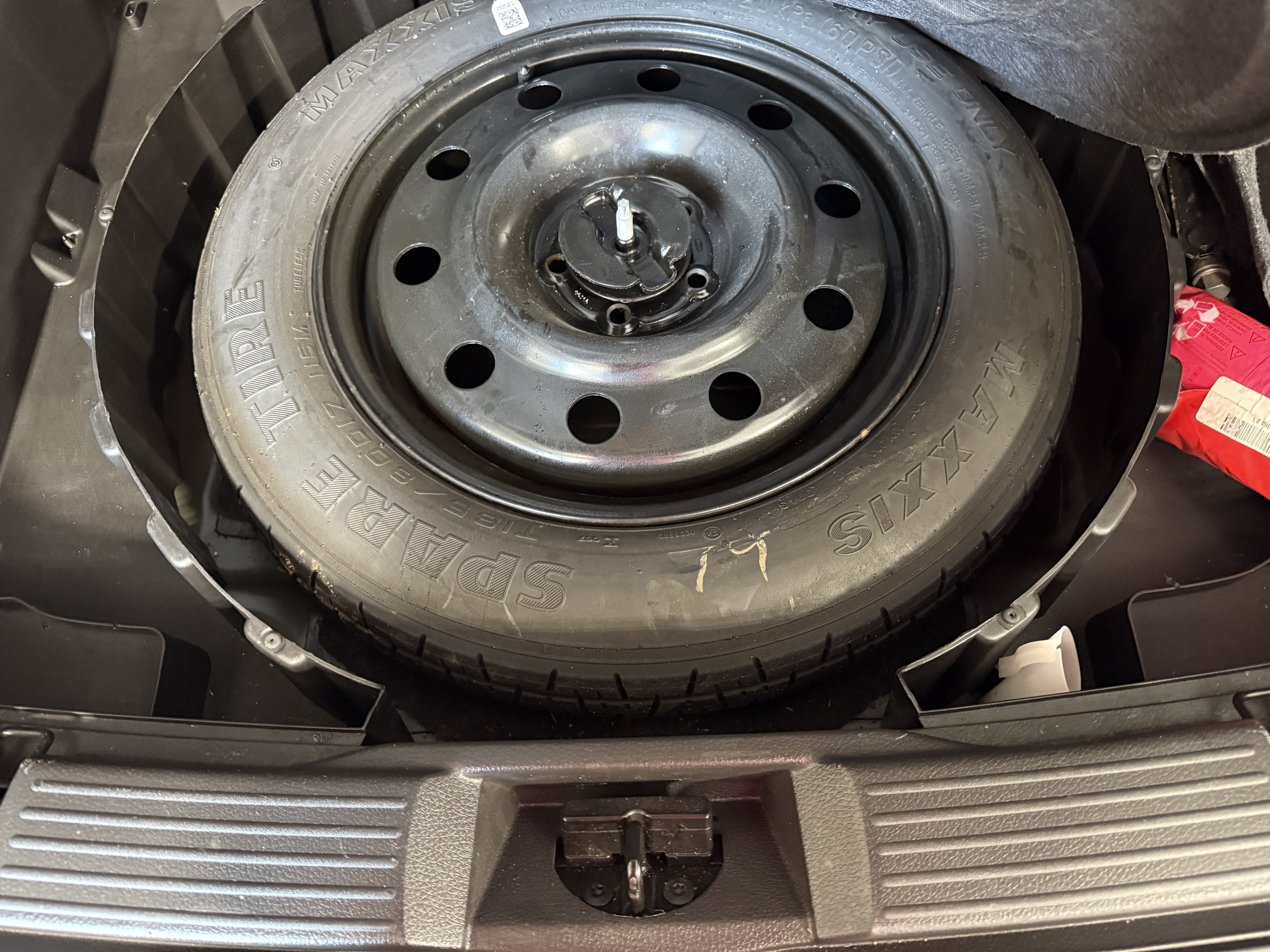 Used 2014 Lincoln MKX AWD w/ Equipment Group 102A image 7