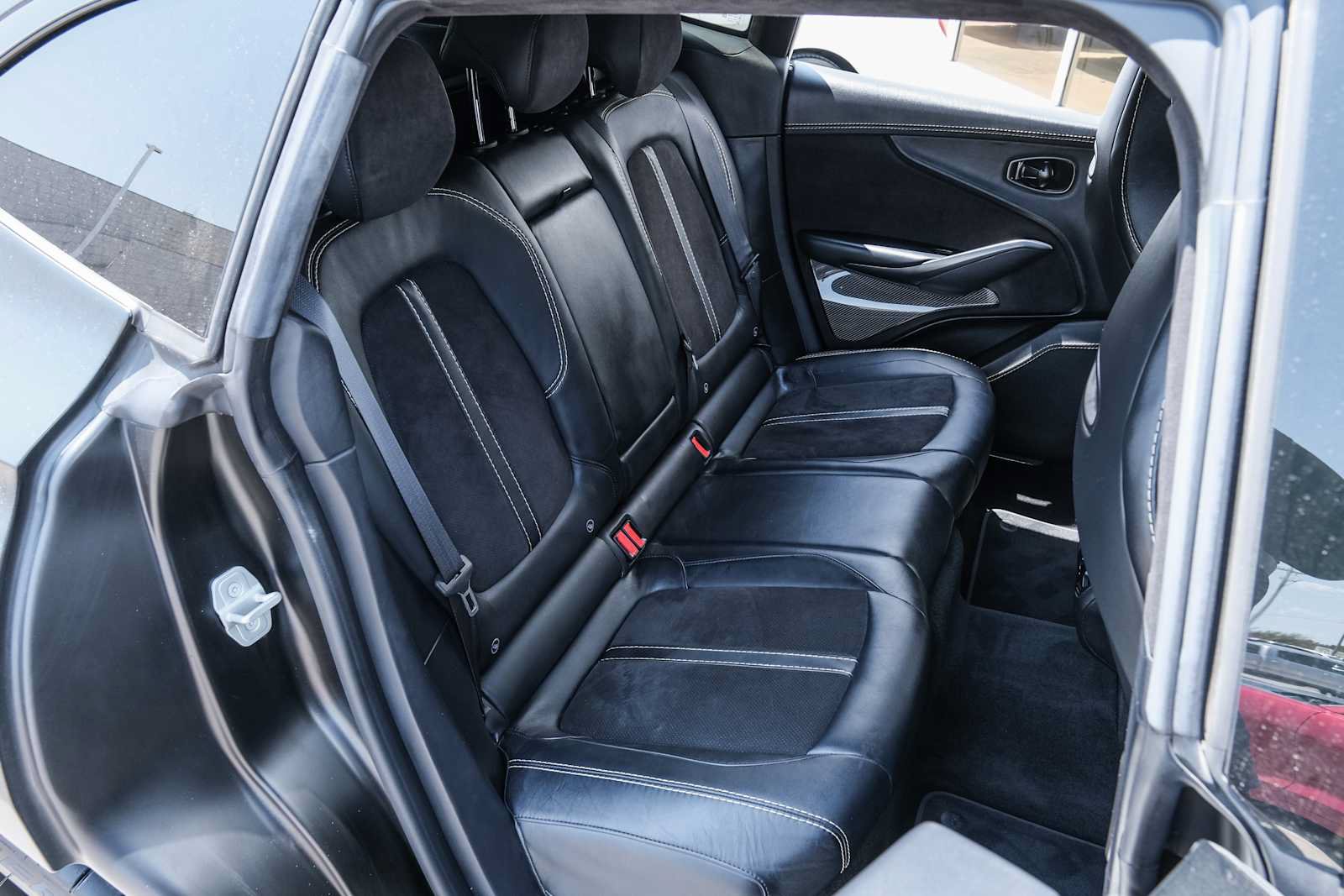 Used 2023 Aston Martin DBX AWD/4WD image 30