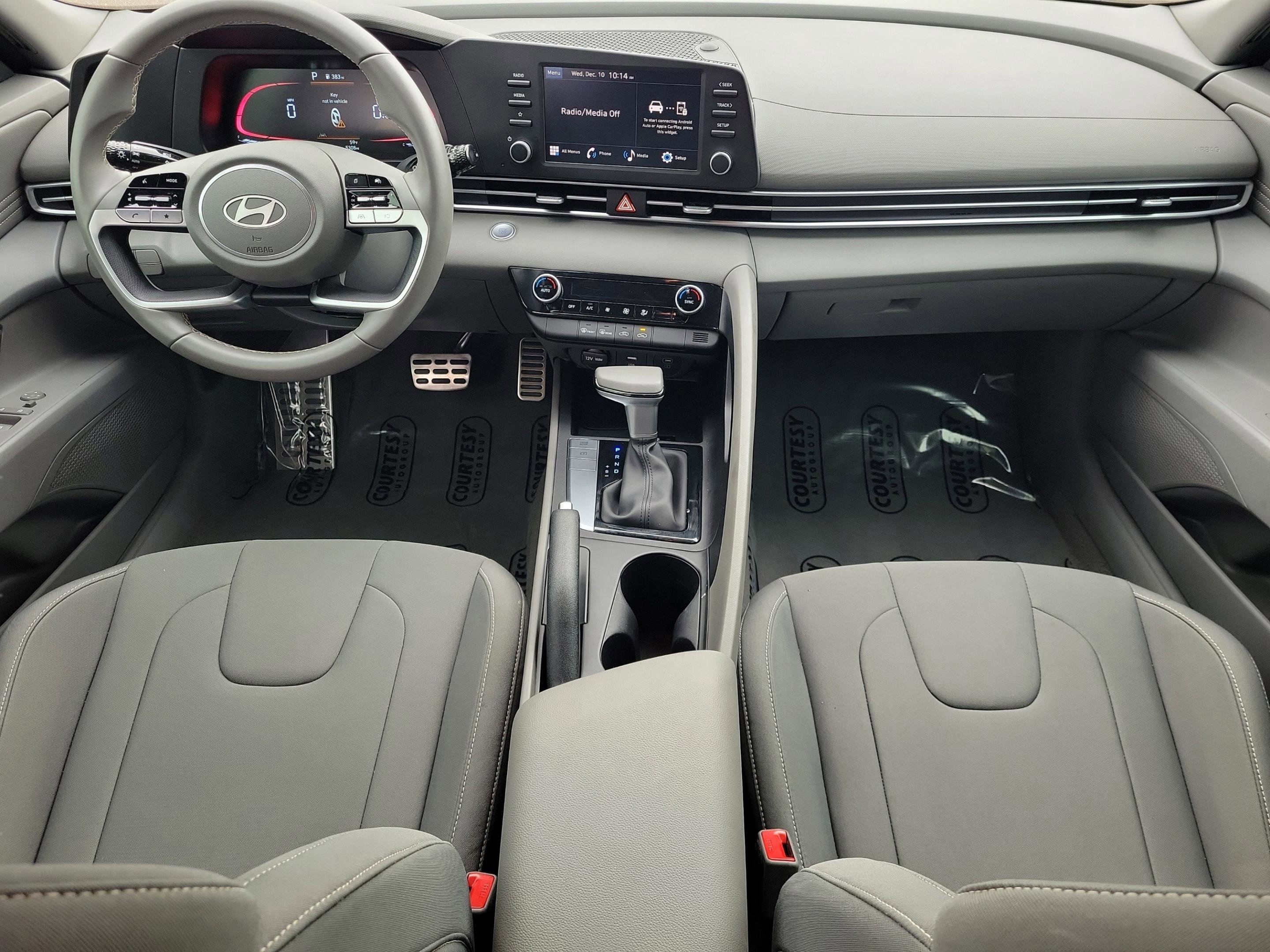 Certified 2025 Hyundai Elantra Sport image 12