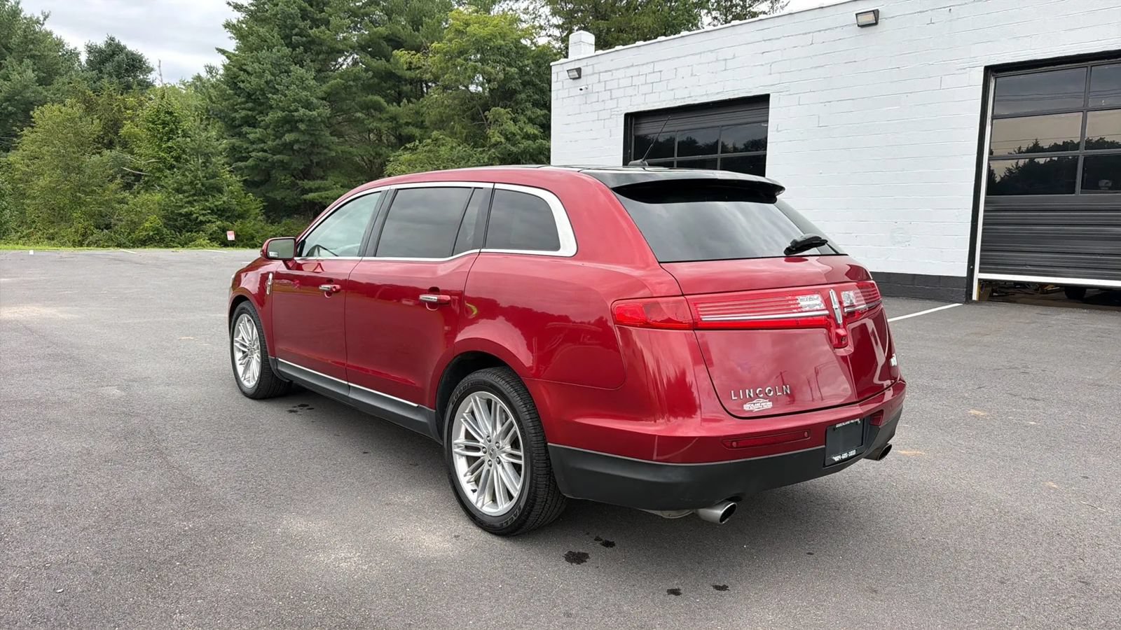Used 2019 Lincoln MKT AWD image 5