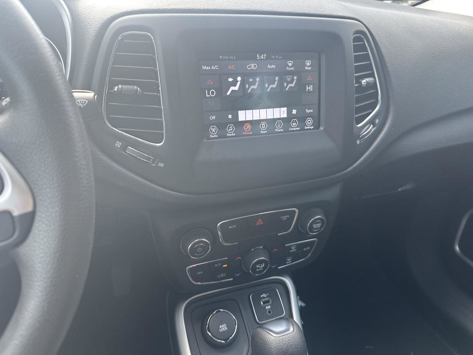 Used 2021 Jeep Compass Sport image 11