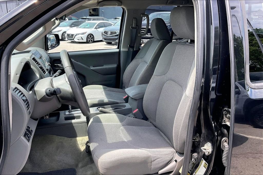 Used 2016 Nissan Frontier SV RWD image 33