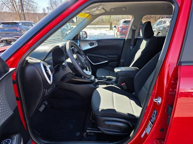 Certified 2025 Kia Soul LX w/ LX Technology Package image 9