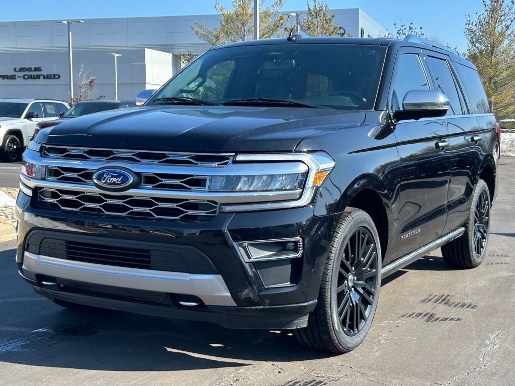 Used 2023 Ford Expedition Platinum image 3