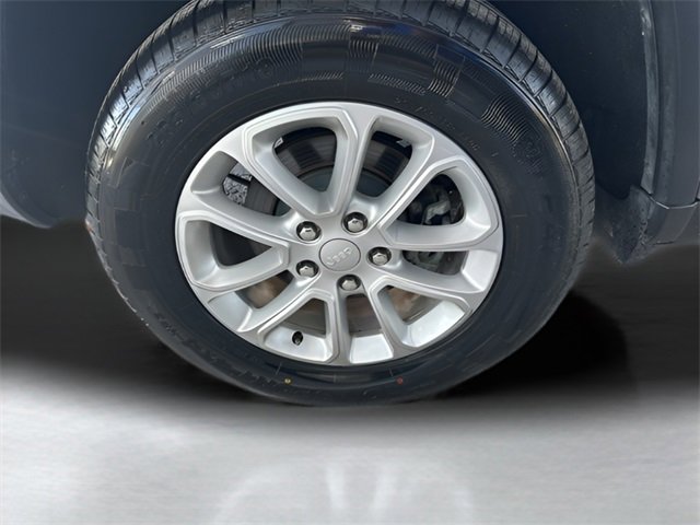 Used 2021 Jeep Grand Cherokee Laredo image 10