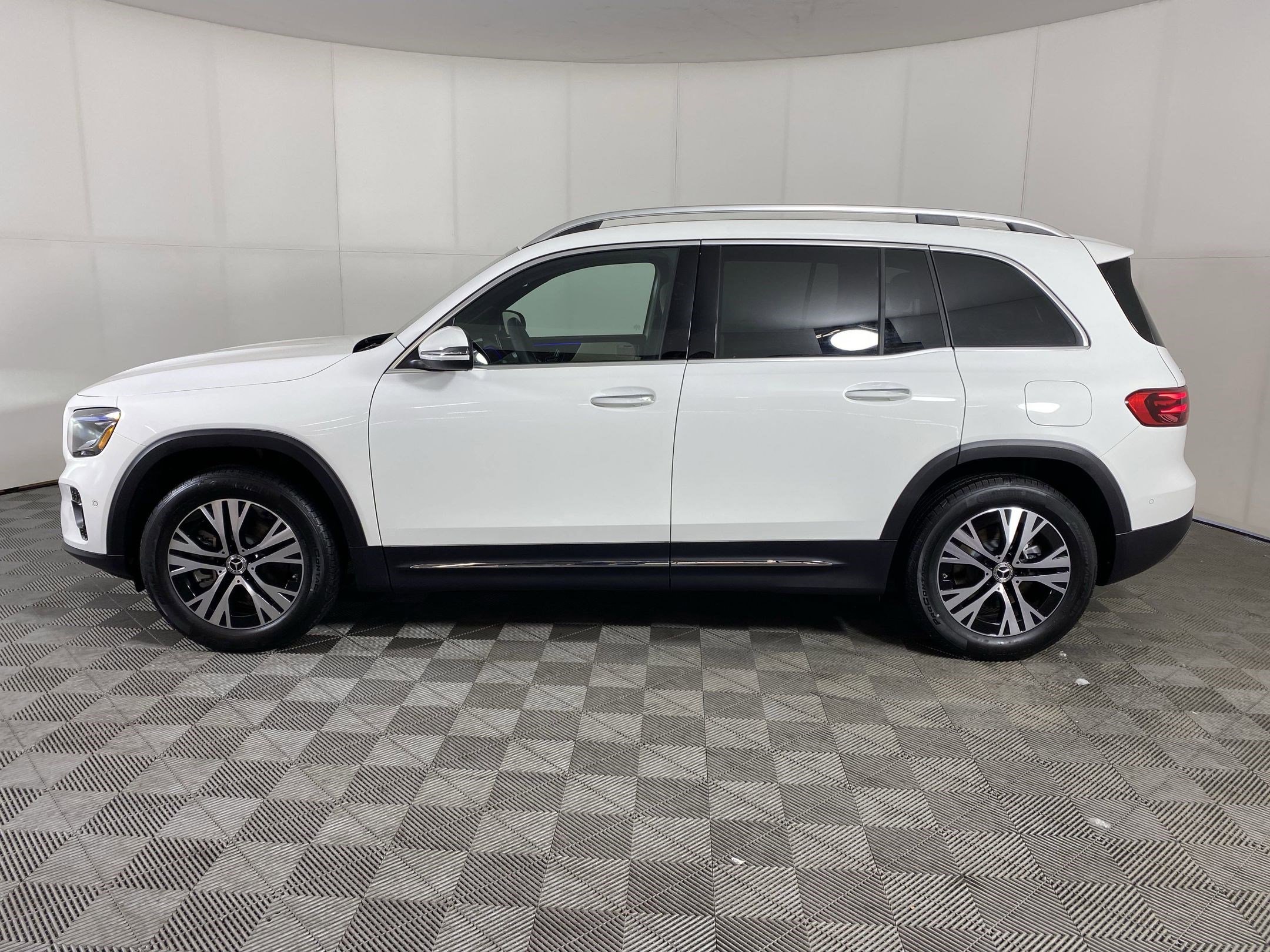 Certified 2025 Mercedes-Benz GLB 250 4MATIC video 2