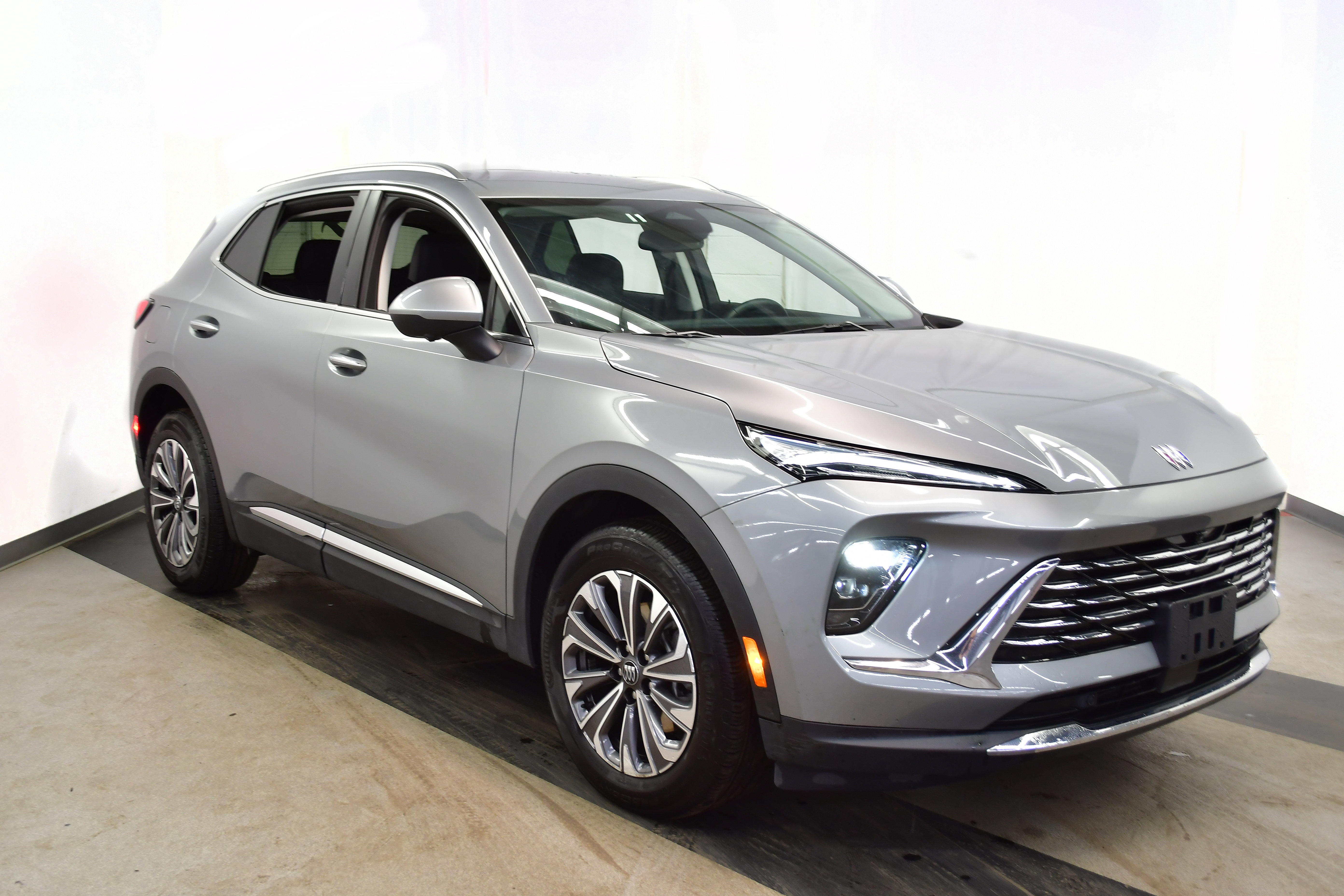 Used 2025 Buick Envision Preferred image 2