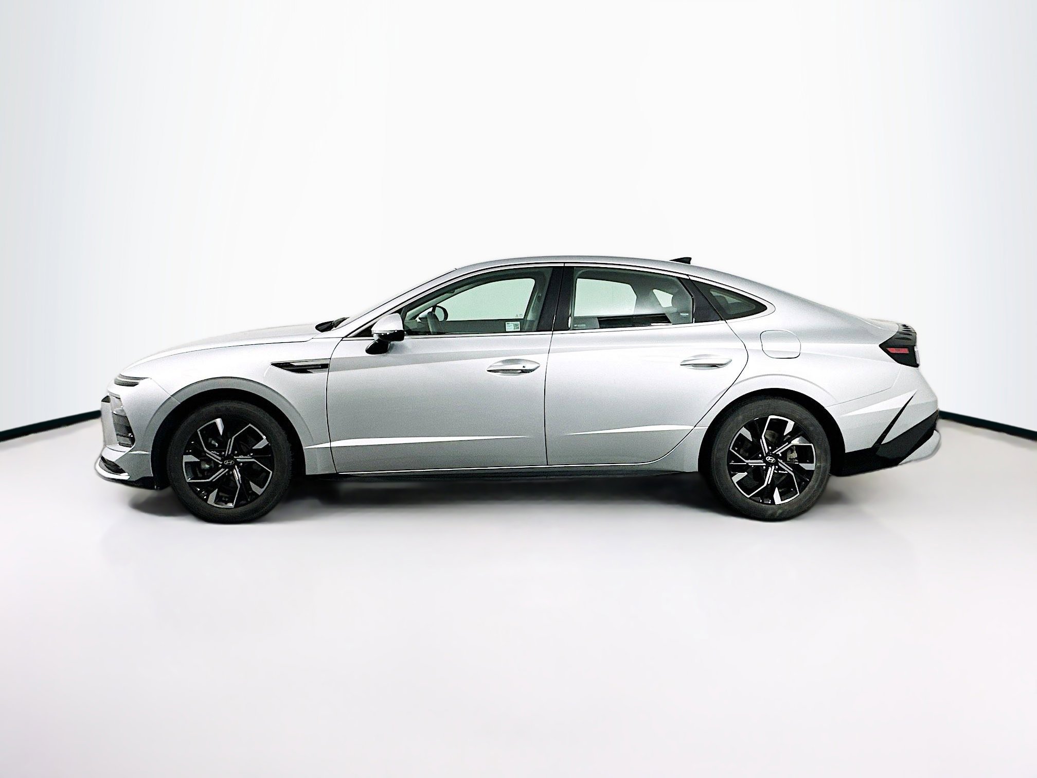 Used 2025 Hyundai Sonata SEL FWD image 4