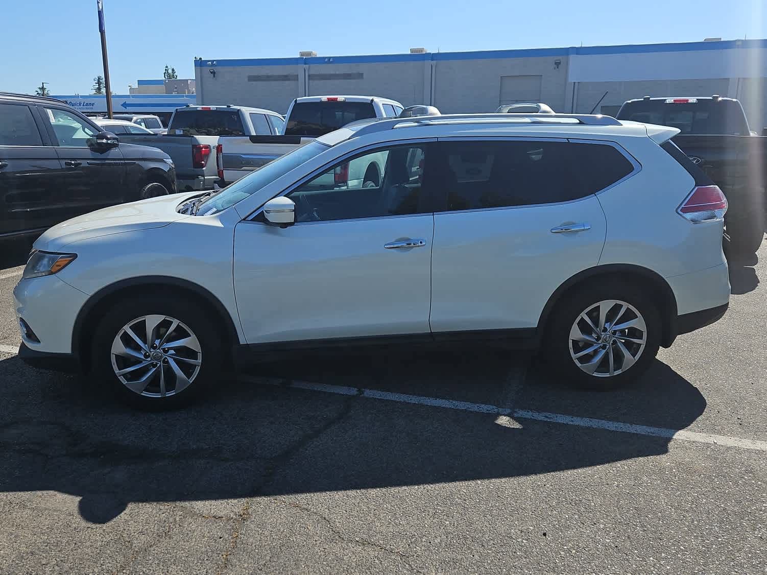 Used 2015 Nissan Rogue SL w/ SL Premium Package FWD image 5