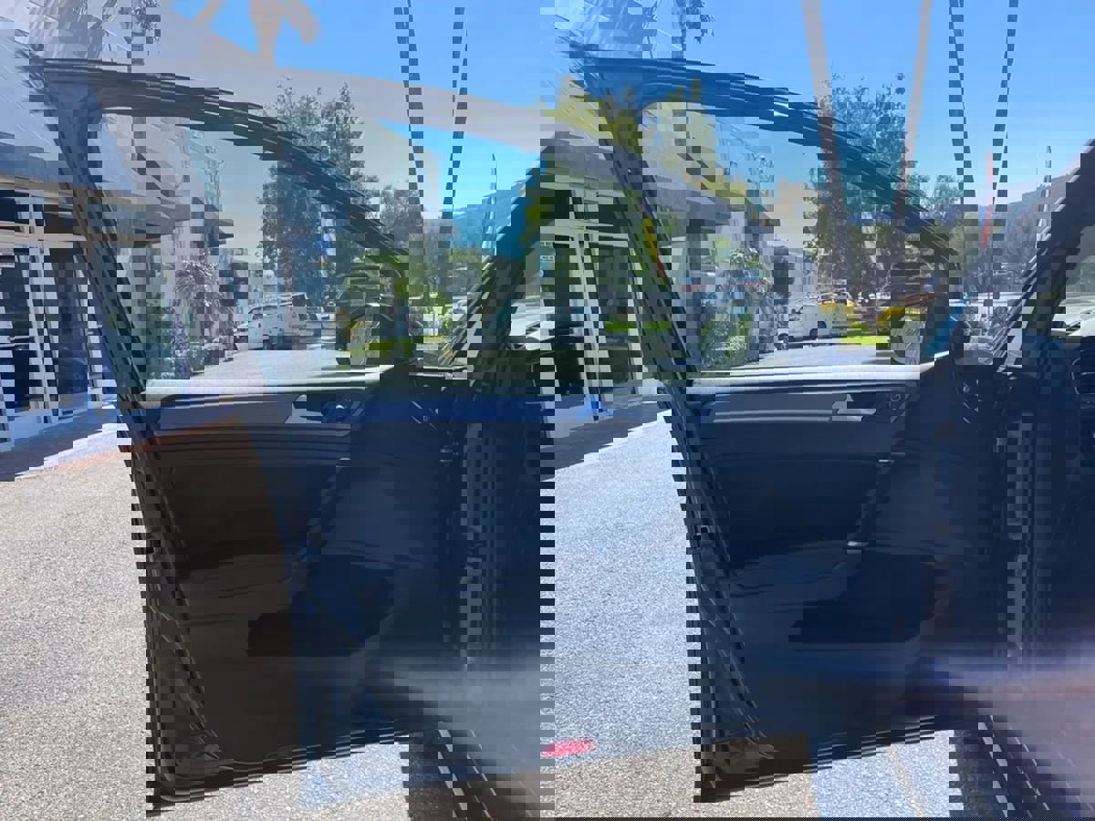 Used 2019 Volkswagen e-Golf SEL Premium image 17