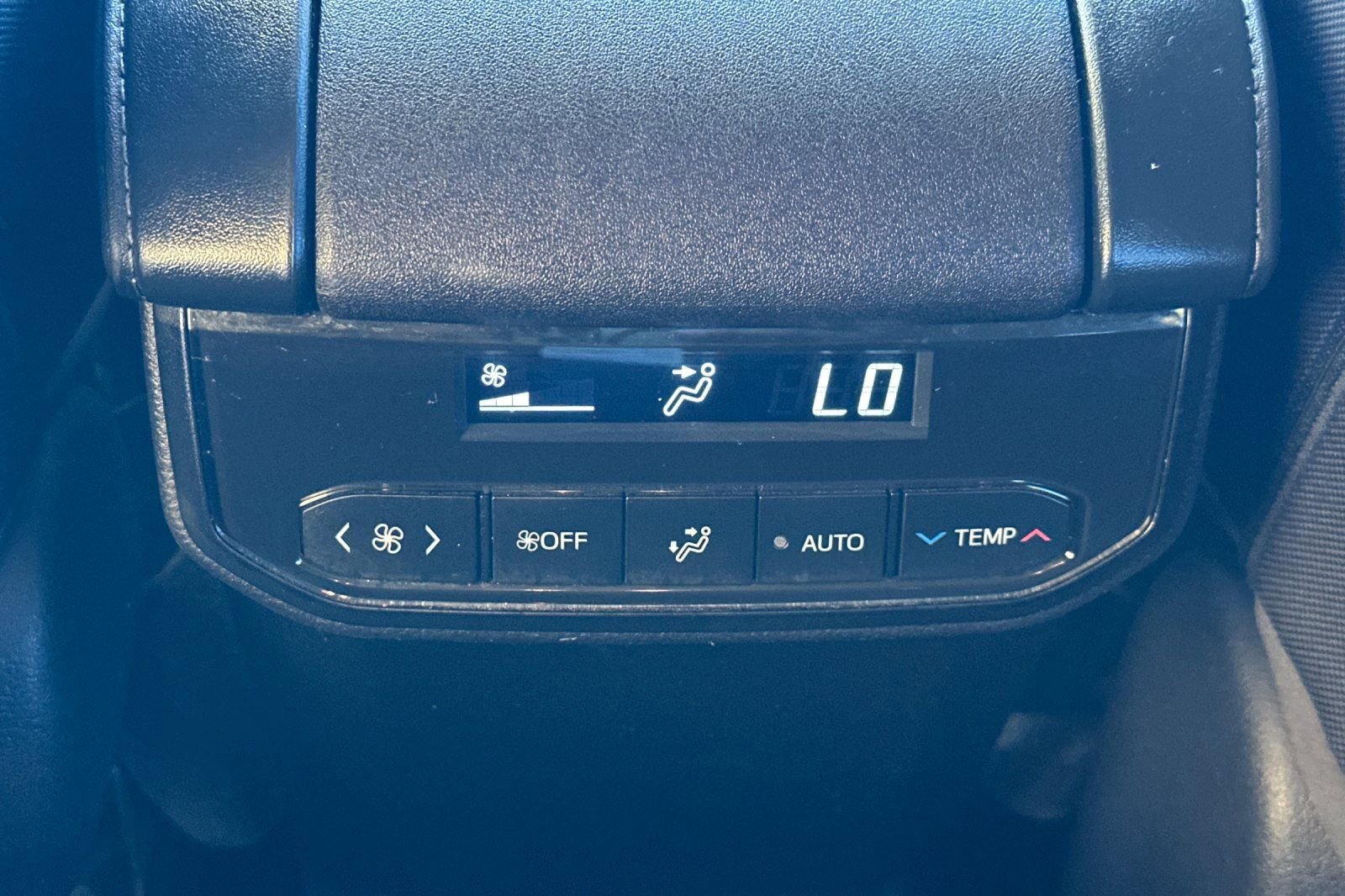 Used 2023 Toyota Highlander LE FWD image 15