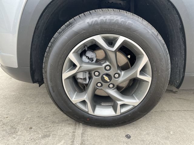 Used 2025 Chevrolet Trax LT w/ LT Convenience Package FWD image 13