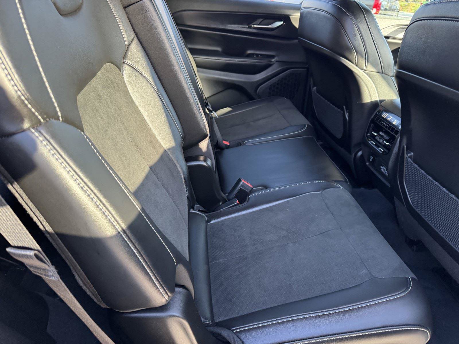 Certified 2025 Jeep Grand Cherokee L Altitude RWD image 11