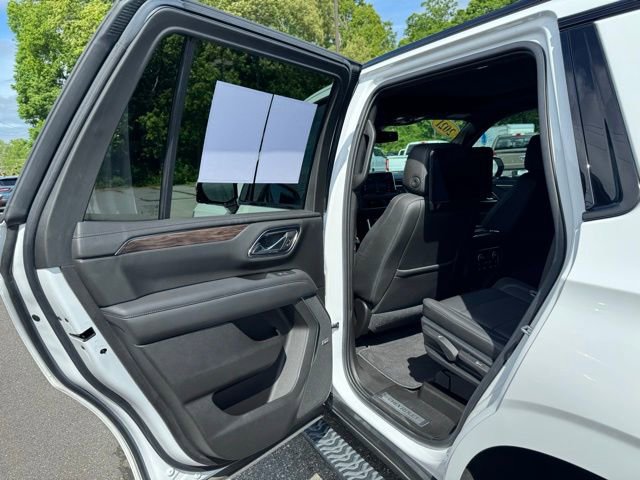 Used 2021 Chevrolet Tahoe Z71 w/ Luxury Package AWD/4WD image 15
