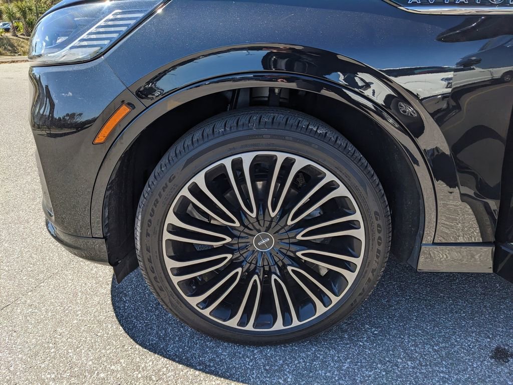 Used 2025 Lincoln Aviator Black Label AWD/4WD image 37