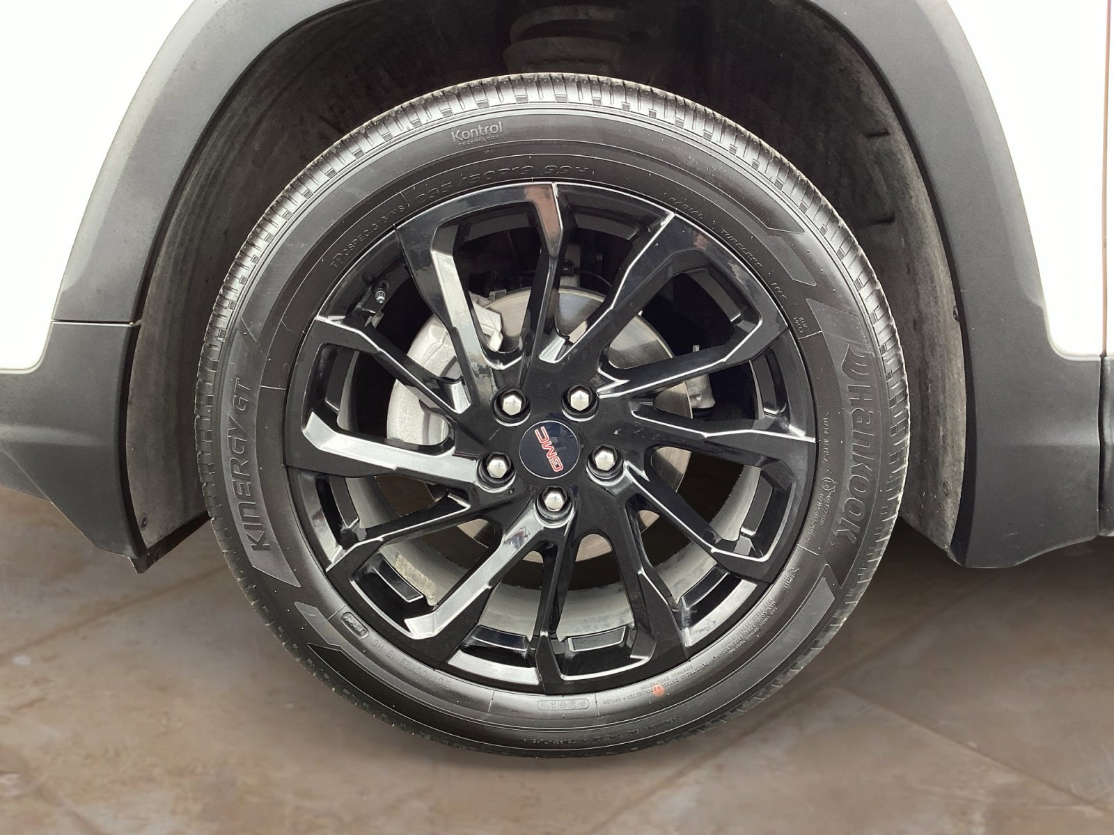 Used 2023 GMC Terrain SLE w/ Driver Convenience Package image 32