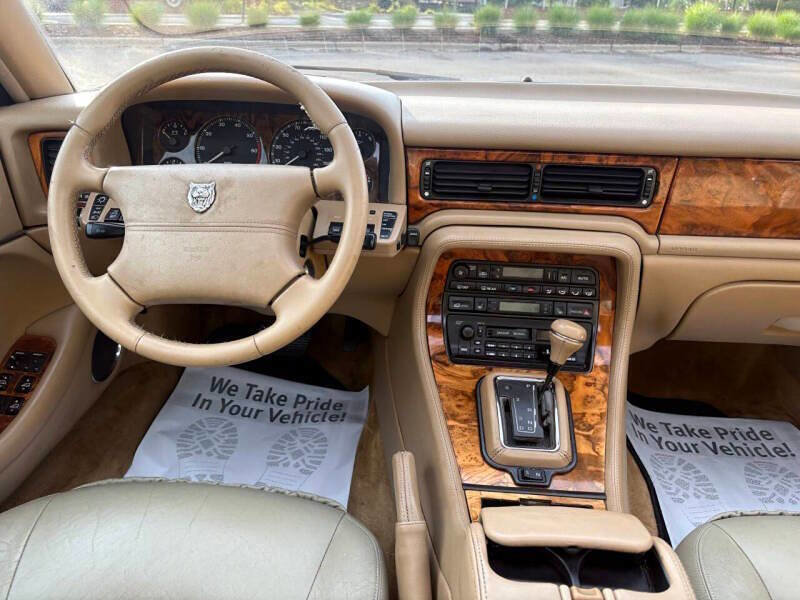 Used 1997 Jaguar XJ6 image 16