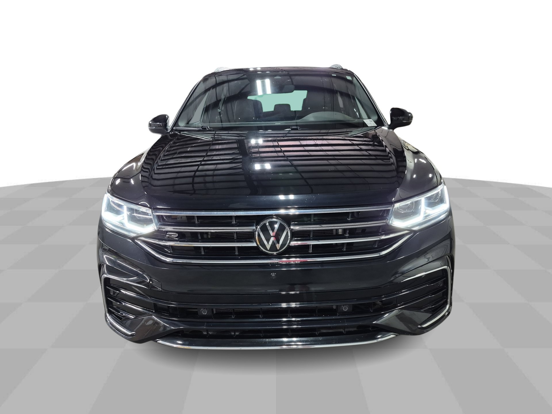 Used 2024 Volkswagen Tiguan SEL R-Line AWD/4WD image 3