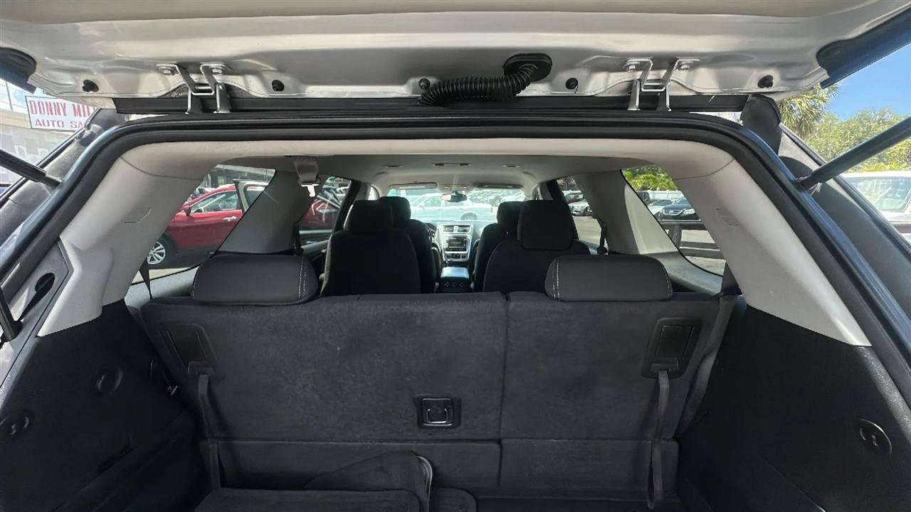 Used 2014 GMC Acadia SLE FWD image 32