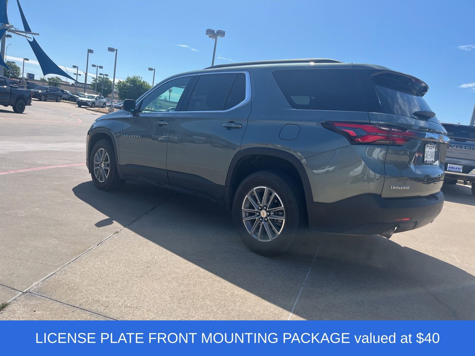 Used 2023 Chevrolet Traverse LT image 3