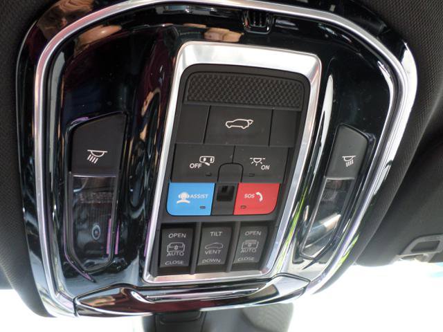 Used 2022 Jeep Grand Cherokee Overland w/ Adv Protech Group III image 35