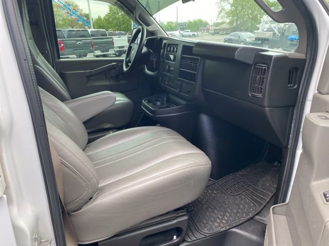 Used 2018 Chevrolet Express 2500 RWD image 39