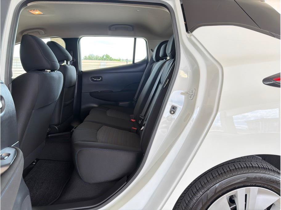 Used 2025 Nissan Leaf S FWD image 11