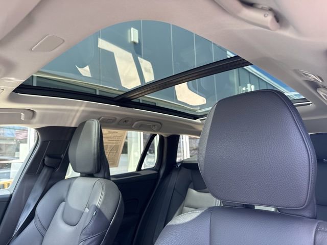 Certified 2025 Volvo V60 B5 Cross Country Plus image 23