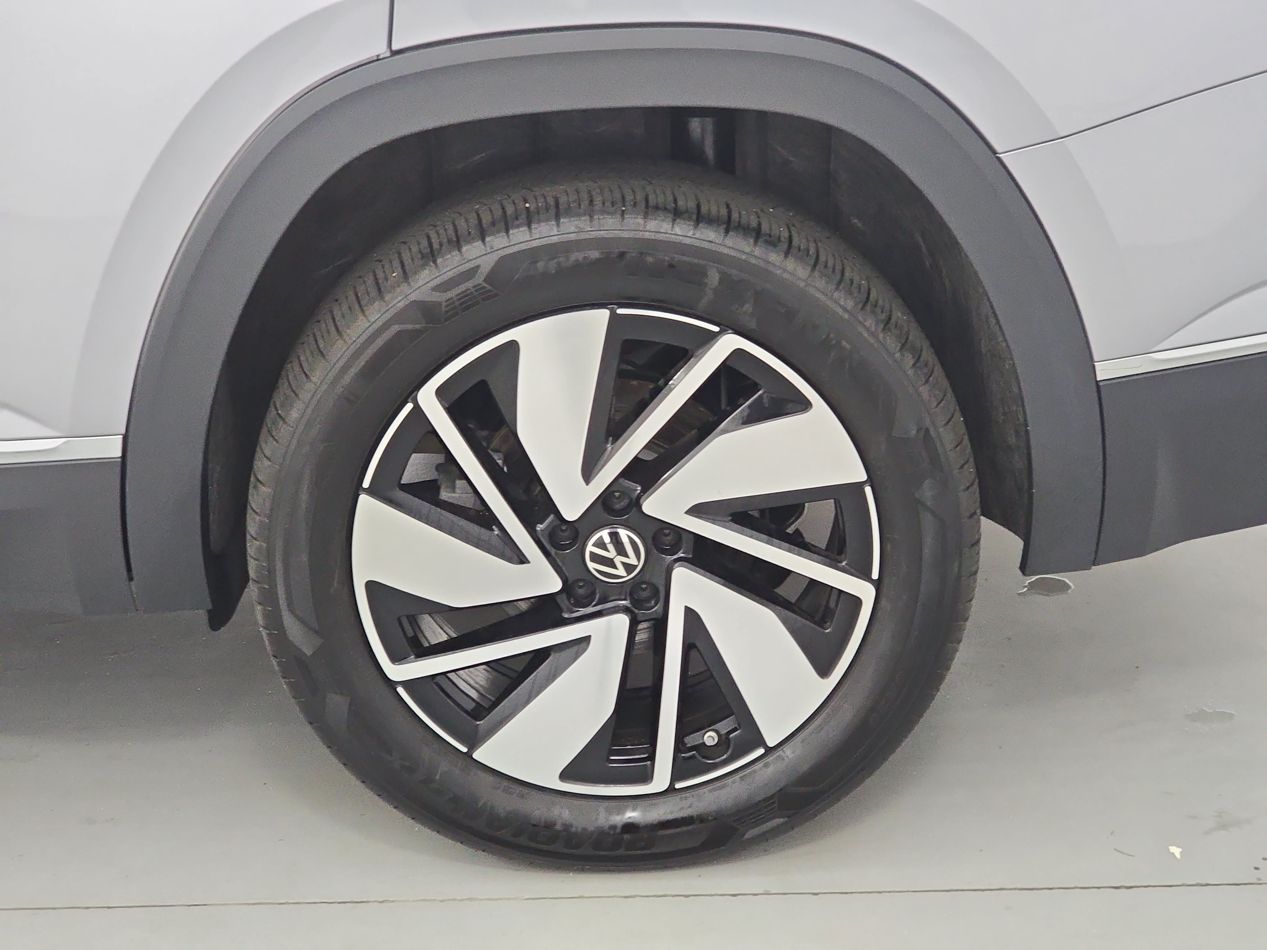 Certified 2025 Volkswagen Atlas SEL AWD/4WD image 35