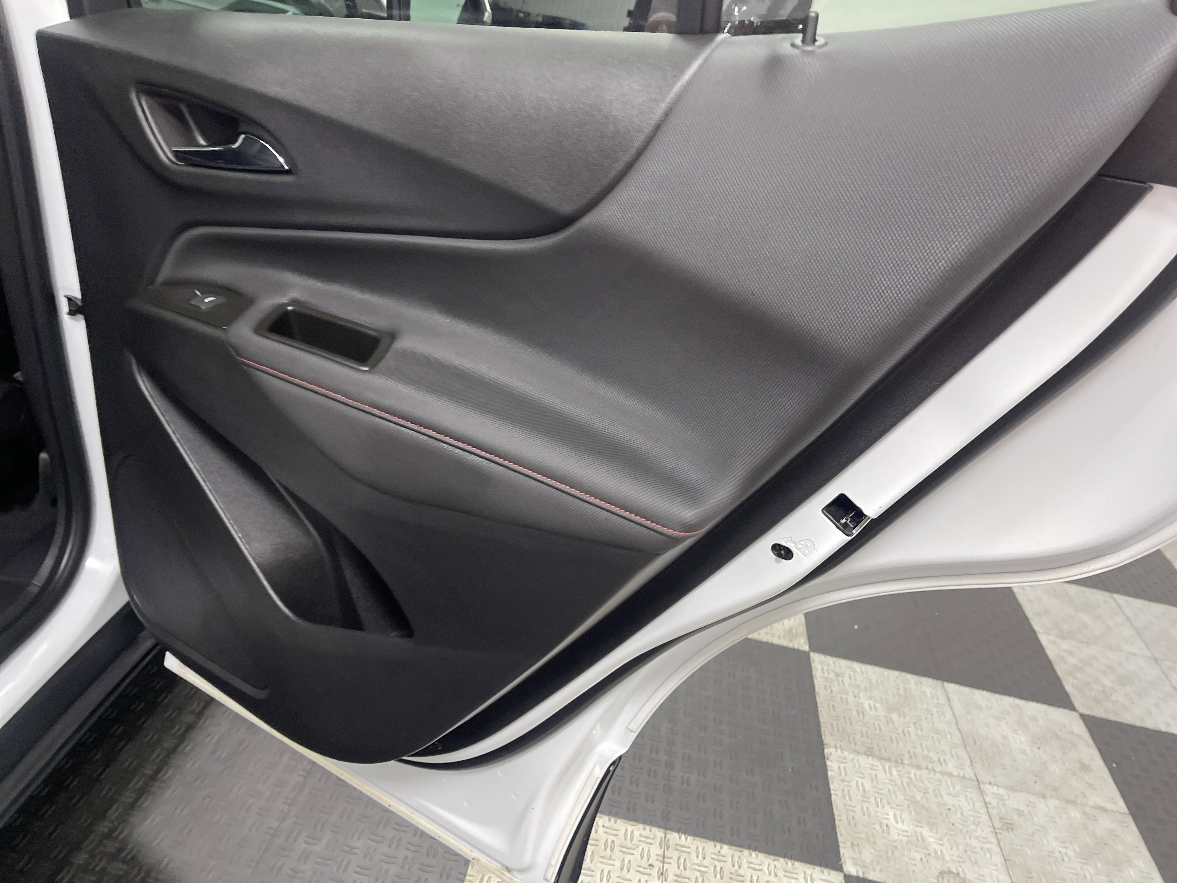 Used 2022 Chevrolet Equinox RS w/ RS Leather Package FWD image 19