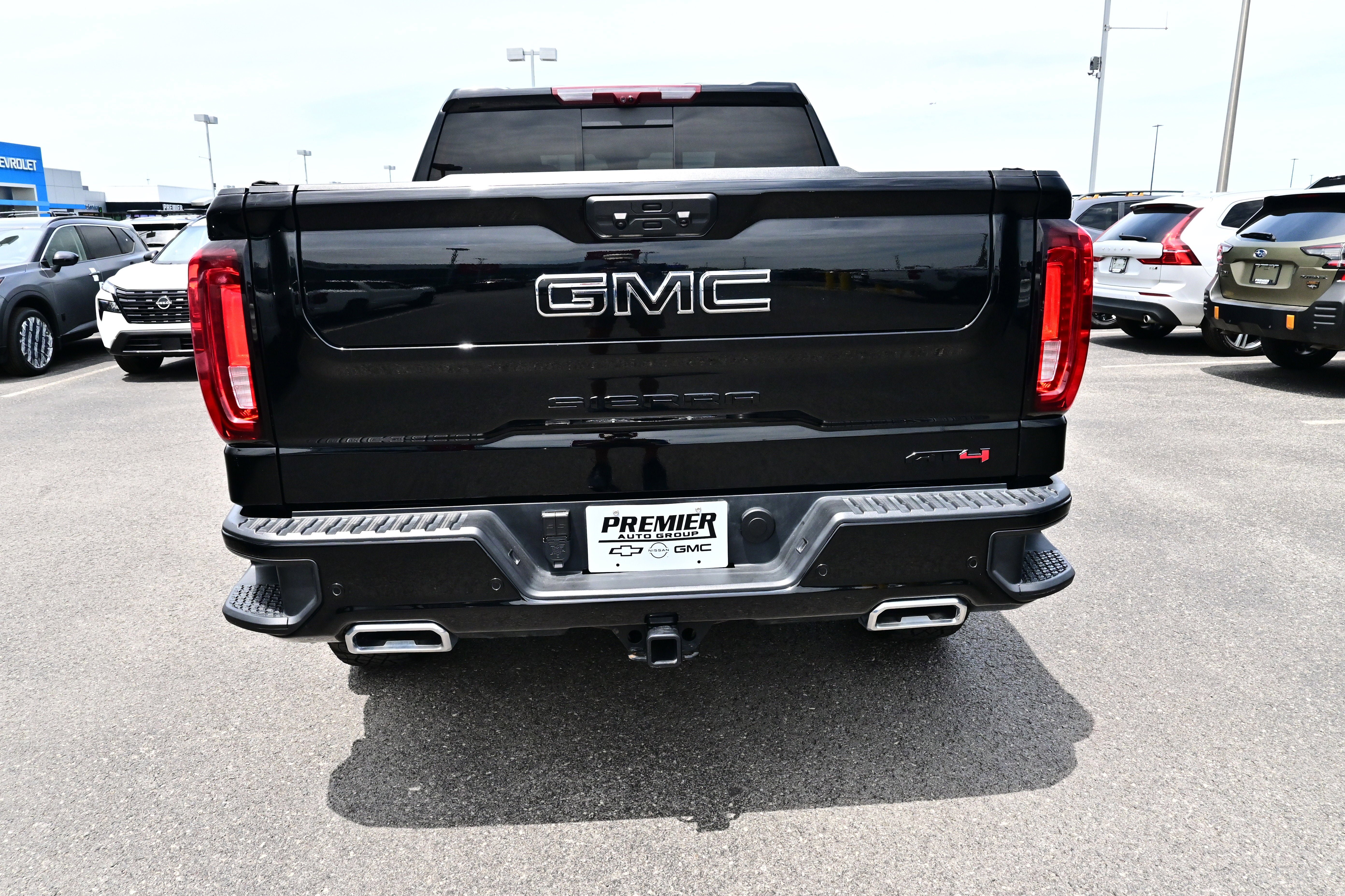 Used 2025 GMC Sierra 1500 AT4 w/ AT4 Premium Package AWD/4WD image 7