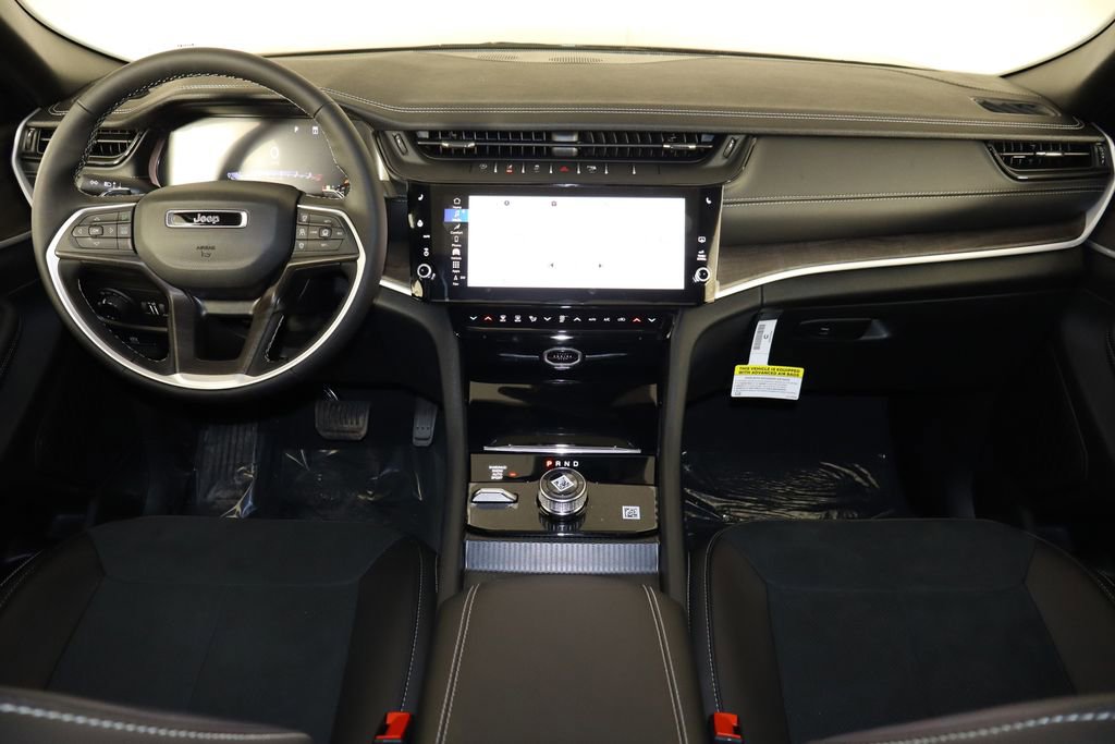 New 2026 Jeep Grand Cherokee Altitude image 14