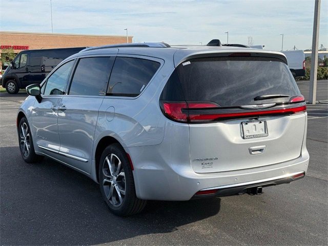 New 2026 Chrysler Pacifica Pinnacle w/ Trailer Tow Group image 5