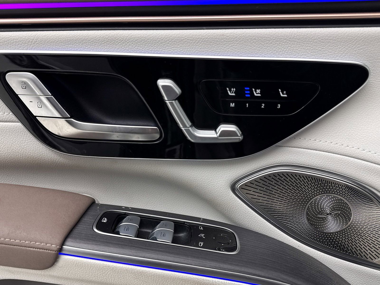 Used 2023 Mercedes-Benz EQS 580 4MATIC SUV image 32