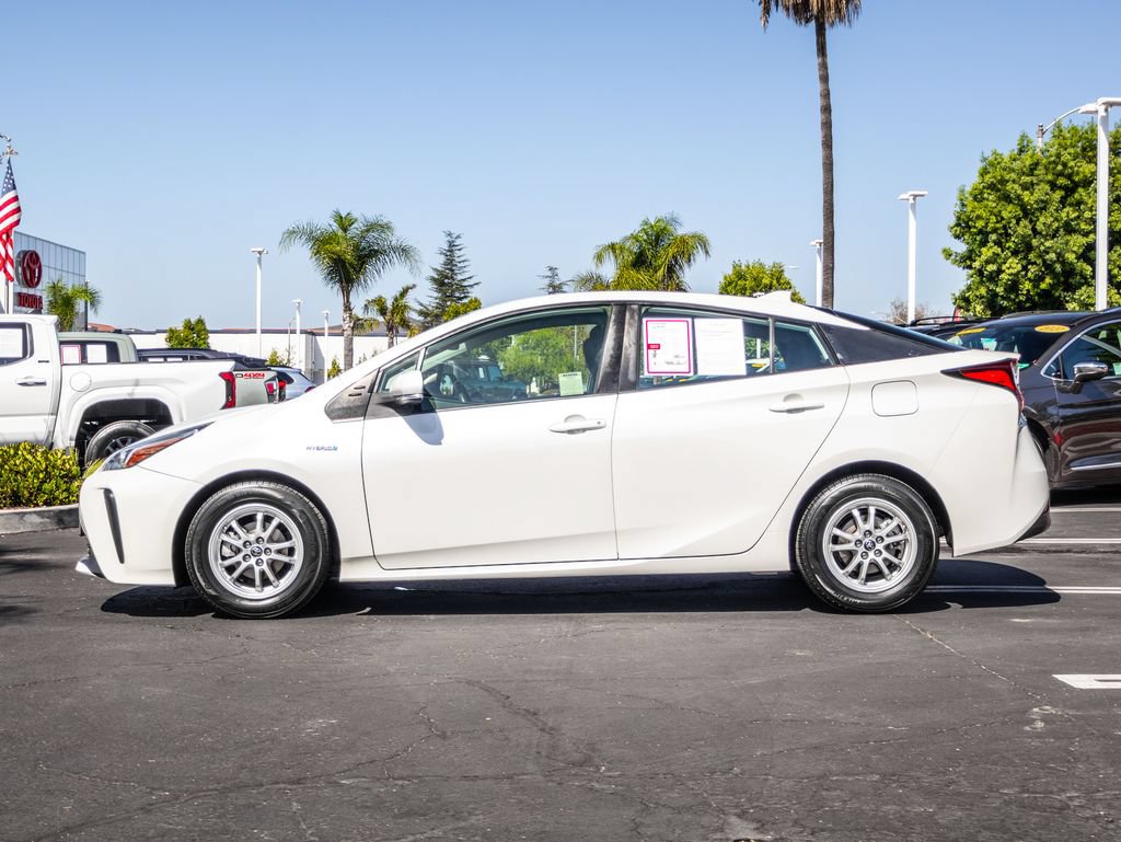 Used 2019 Toyota Prius L Eco w/ Carpet Mat Package FWD image 4
