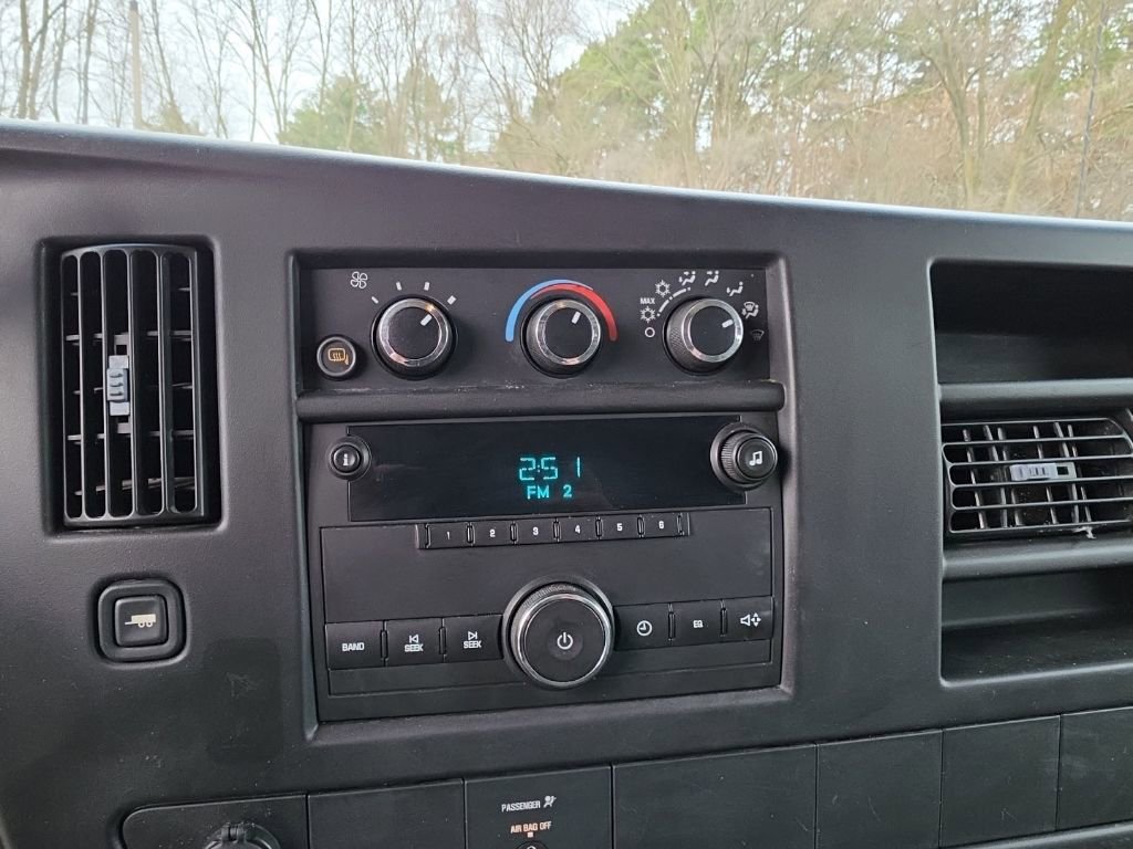 Used 2009 GMC Savana 3500 w/ Power Package image 12