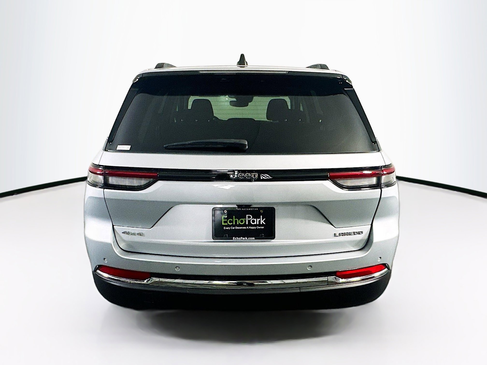 Used 2023 Jeep Grand Cherokee Laredo image 7