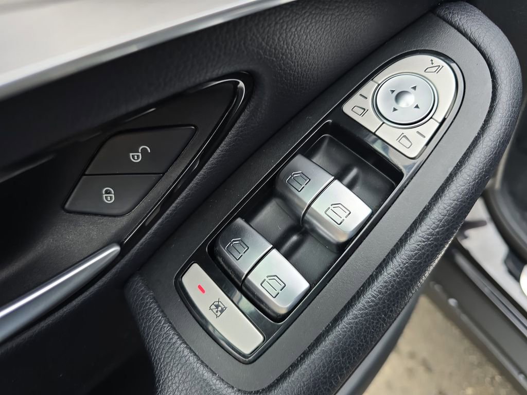 Used 2019 Mercedes-Benz GLC 300 4MATIC image 26