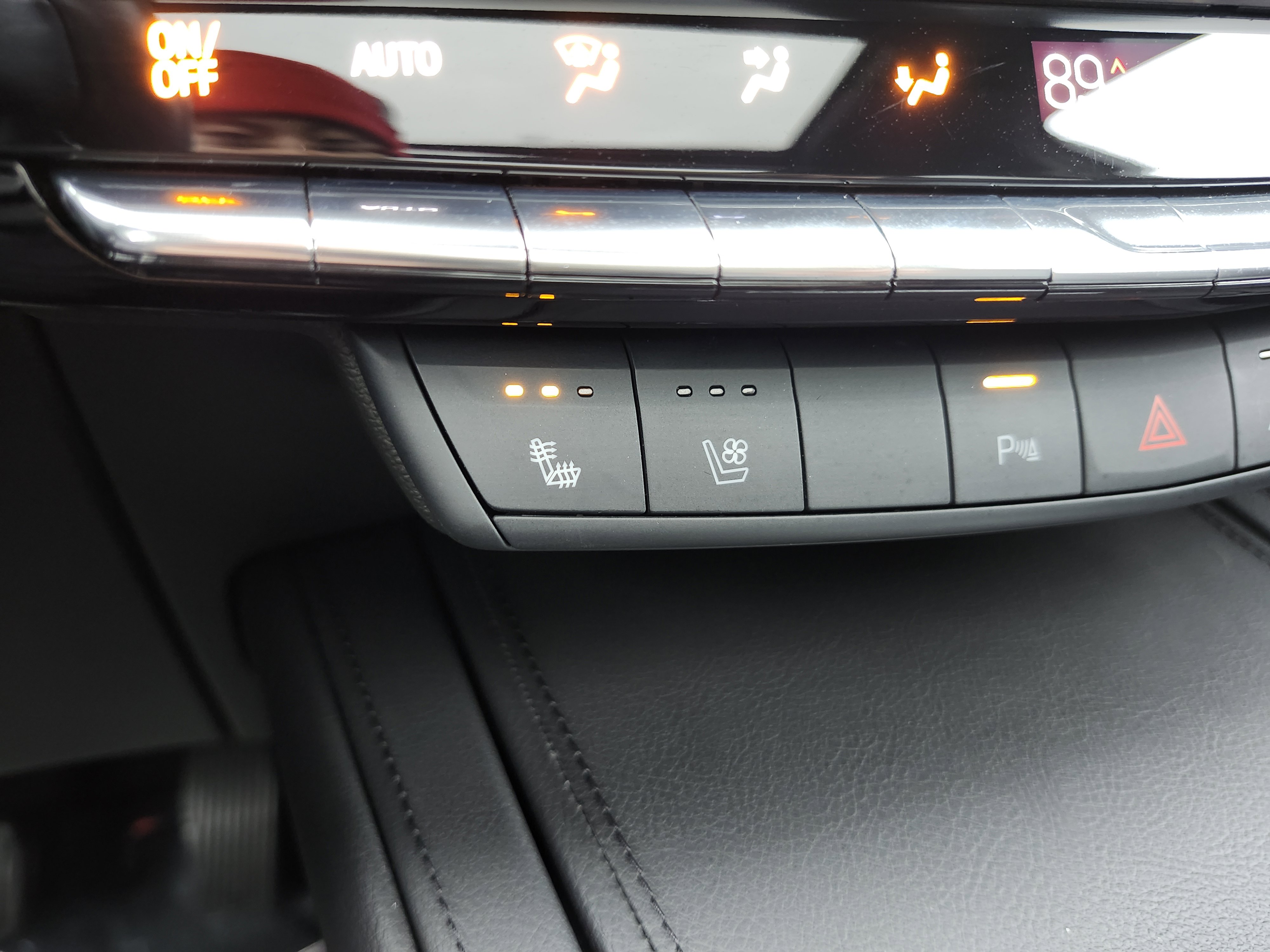 Used 2024 Cadillac XT4 Premium Luxury image 8